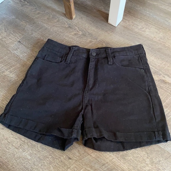 Back Jean Shorts - Picture 1 of 3